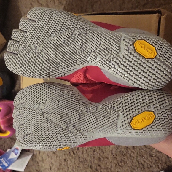 Vibram five finger toe shoes - Picture 3 of 4